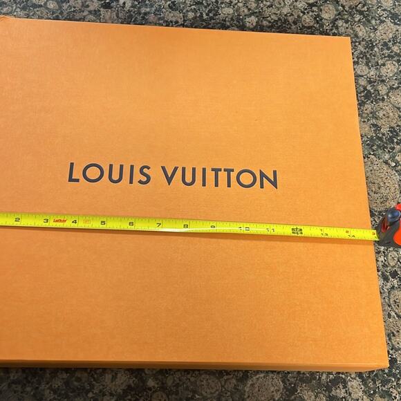 Louis Vuitton T shirt Box - Picture 2 of 6